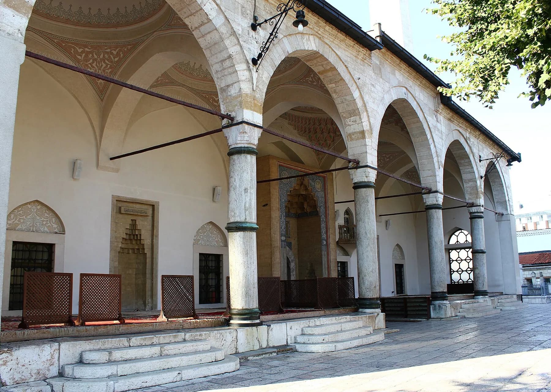 جامع الغازي خسرو بك